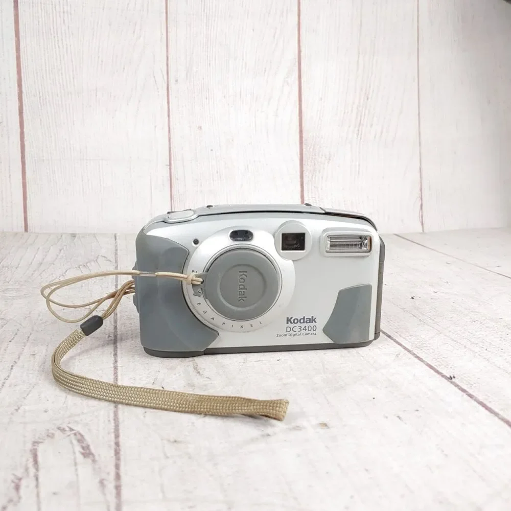 Kodak DC3400 Zoom Digital Camera 2.0MP Silver Gray Retro Power On ASIS FOR PARTS